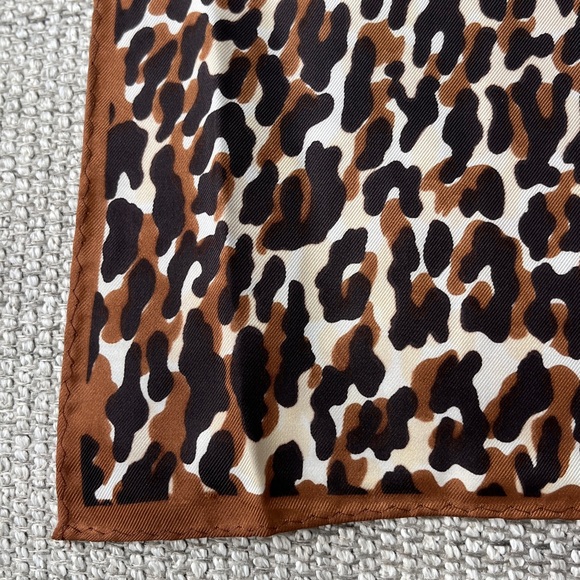 Vintage Made in Japan Silky Cheetah Leopard Print Scarf - Picture 5 of 9